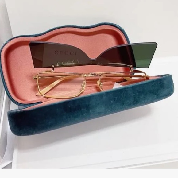 COPY - Gucci Flip-Up Sunglasses 
GG0363S 001 | 56 16 145 - Picture 1 of 8
